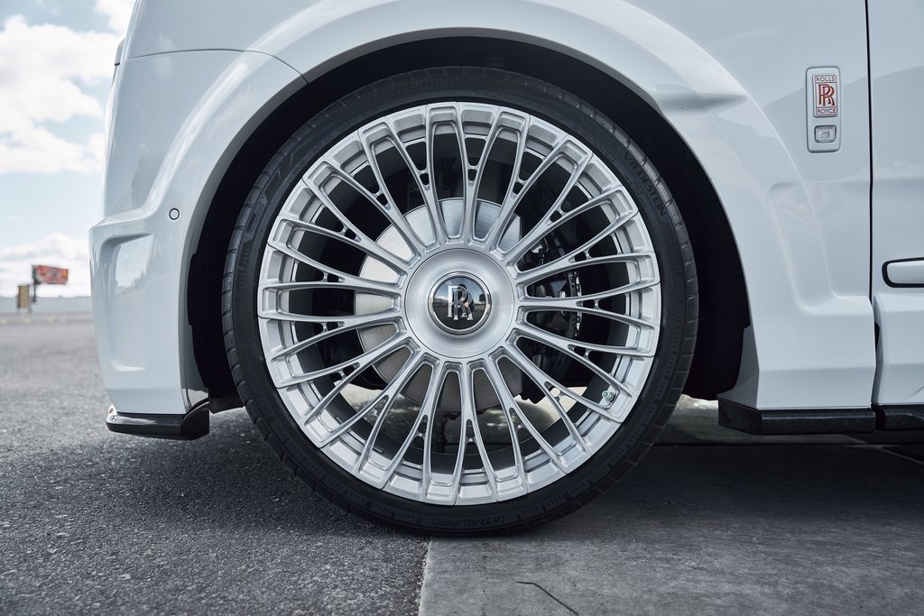 Used 2026 Rolls-Royce Cullinan image 3