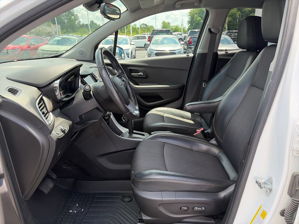 Used 2021 Chevrolet Trax LT w/ Redline Edition FWD image 15