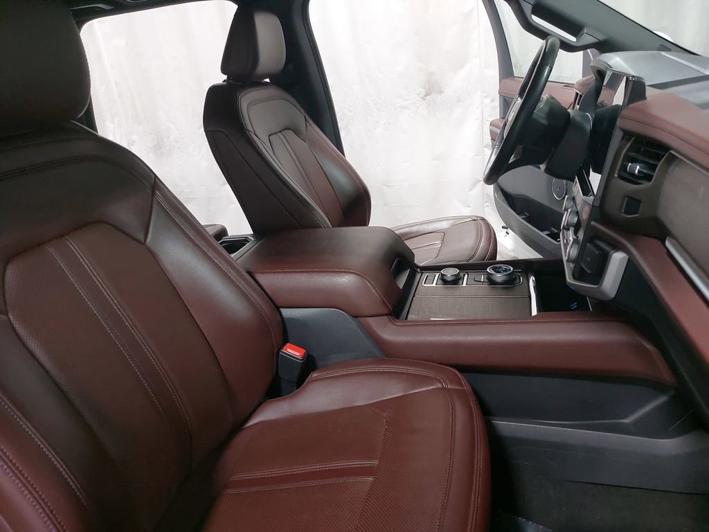 Used 2024 Ford Expedition Limited image 10