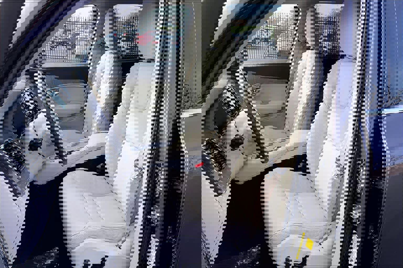 Used 2023 Volvo XC90 T8 Plus w/ Protection Package Premier image 28