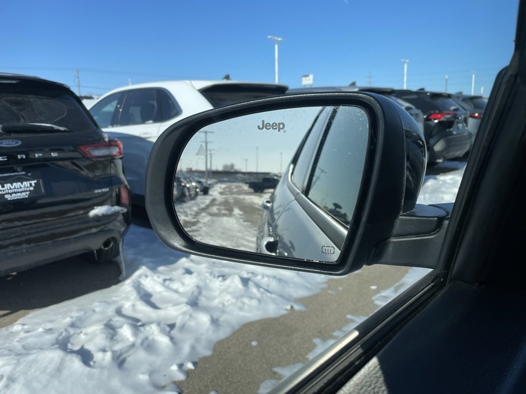 Used 2024 Jeep Compass Latitude image 36