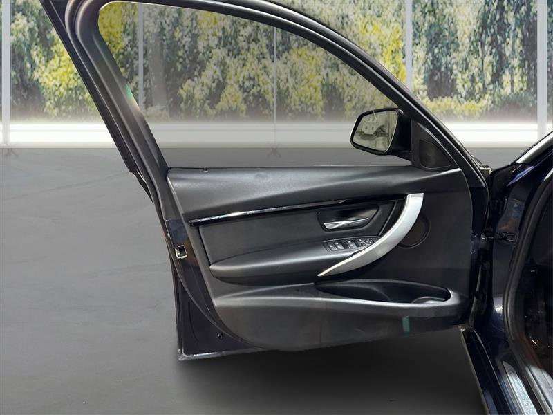 Used 2017 BMW 330i xDrive Sedan image 19