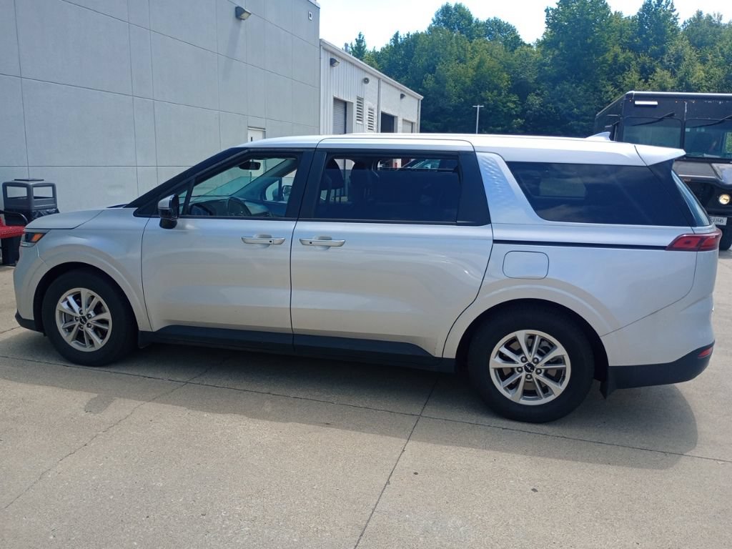 Used 2022 Kia Carnival LX FWD image 8