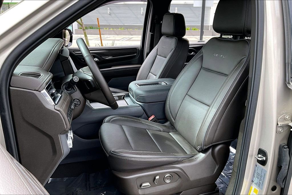 Used 2024 GMC Yukon XL Denali AWD/4WD image 10