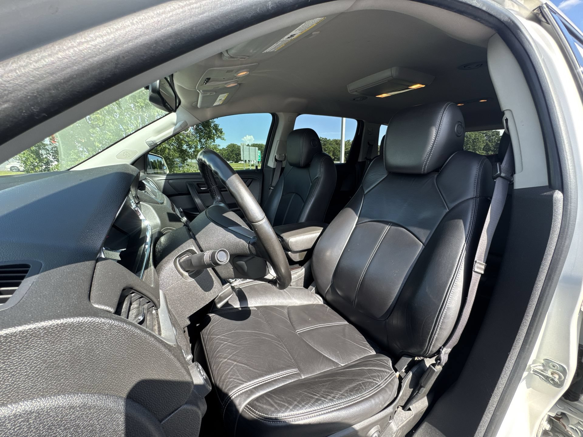 Used 2015 Chevrolet Traverse LT FWD image 11
