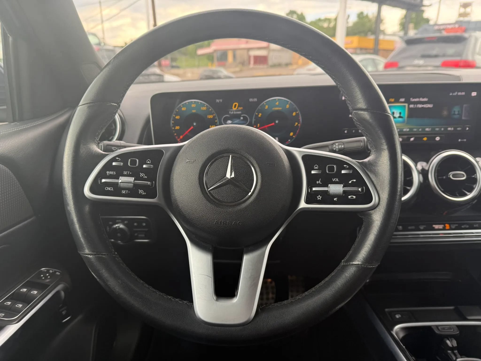 Used 2021 Mercedes-Benz GLB 250 4MATIC image 28