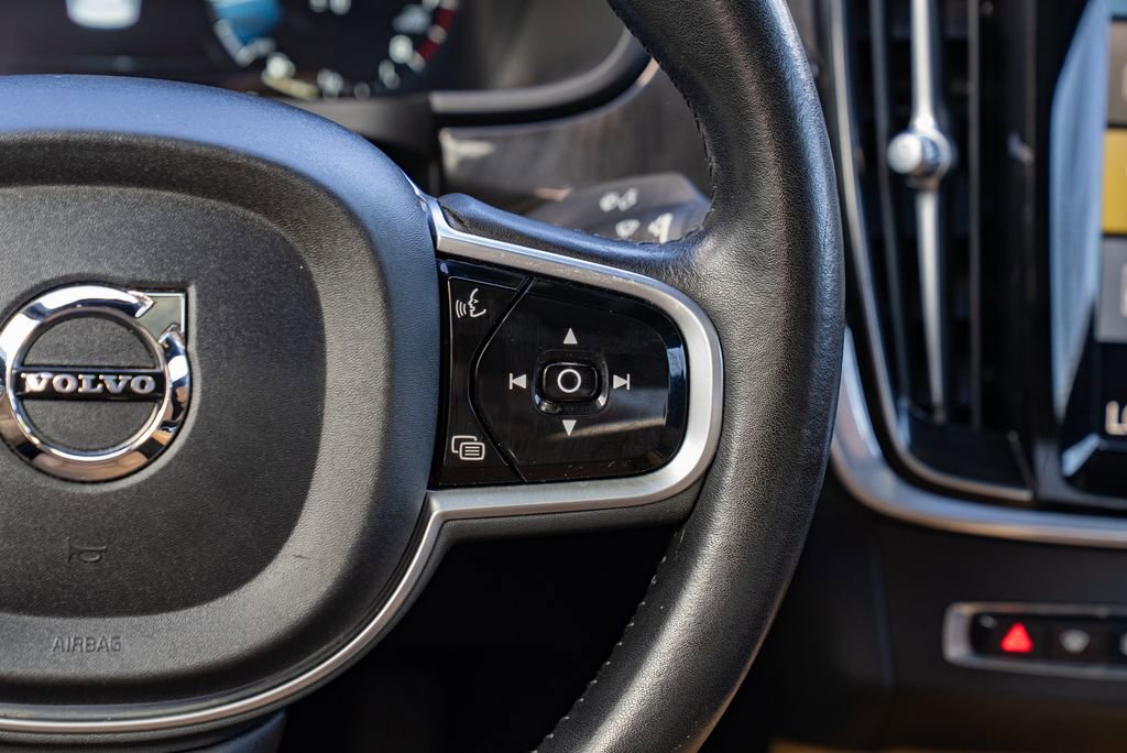 Used 2018 Volvo S90 T6 Momentum w/ Convenience Package image 15