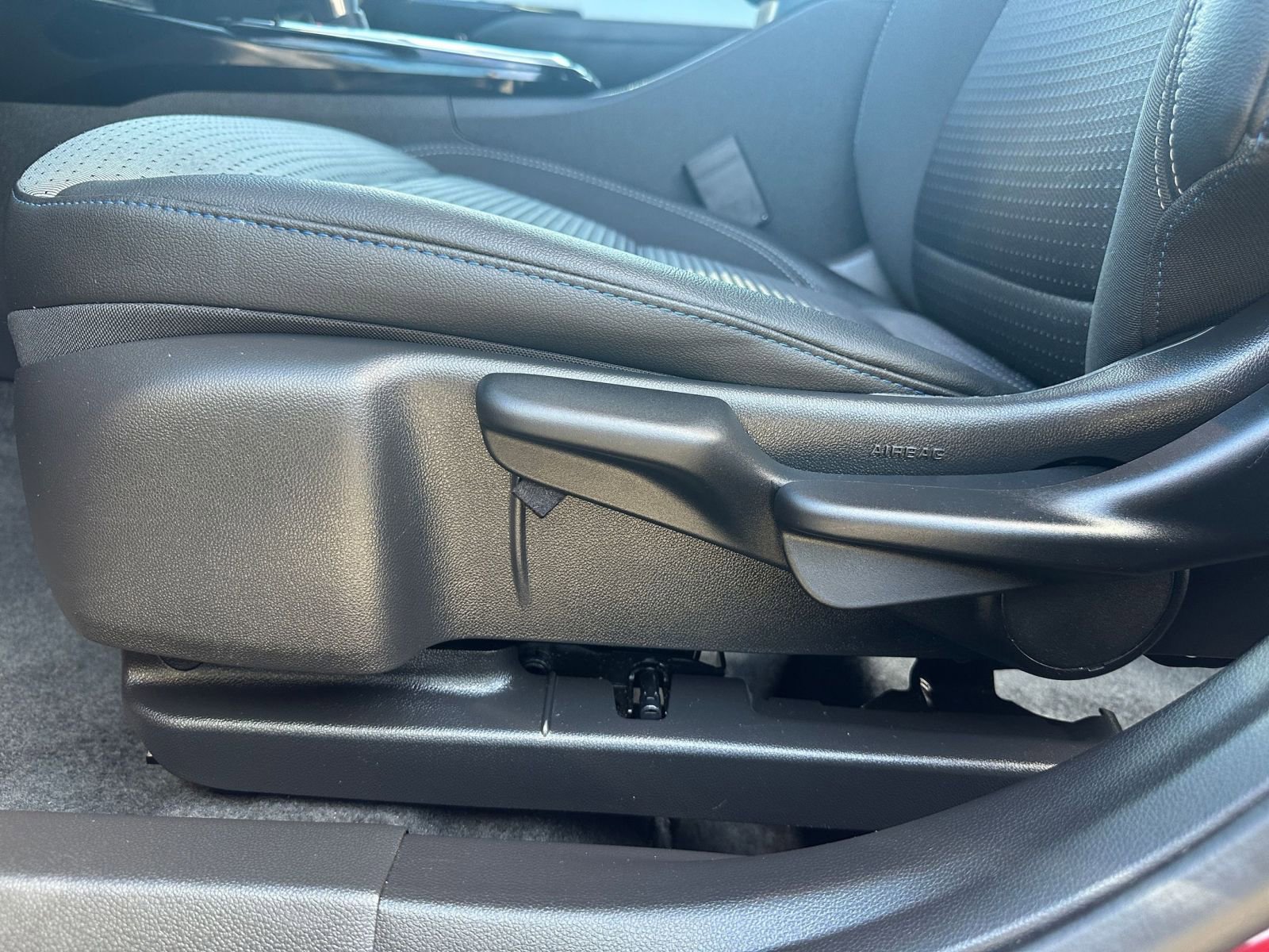 Used 2025 Chevrolet Trax LT image 23