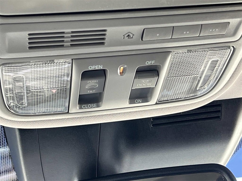 Used 2018 Honda CR-V Touring image 29