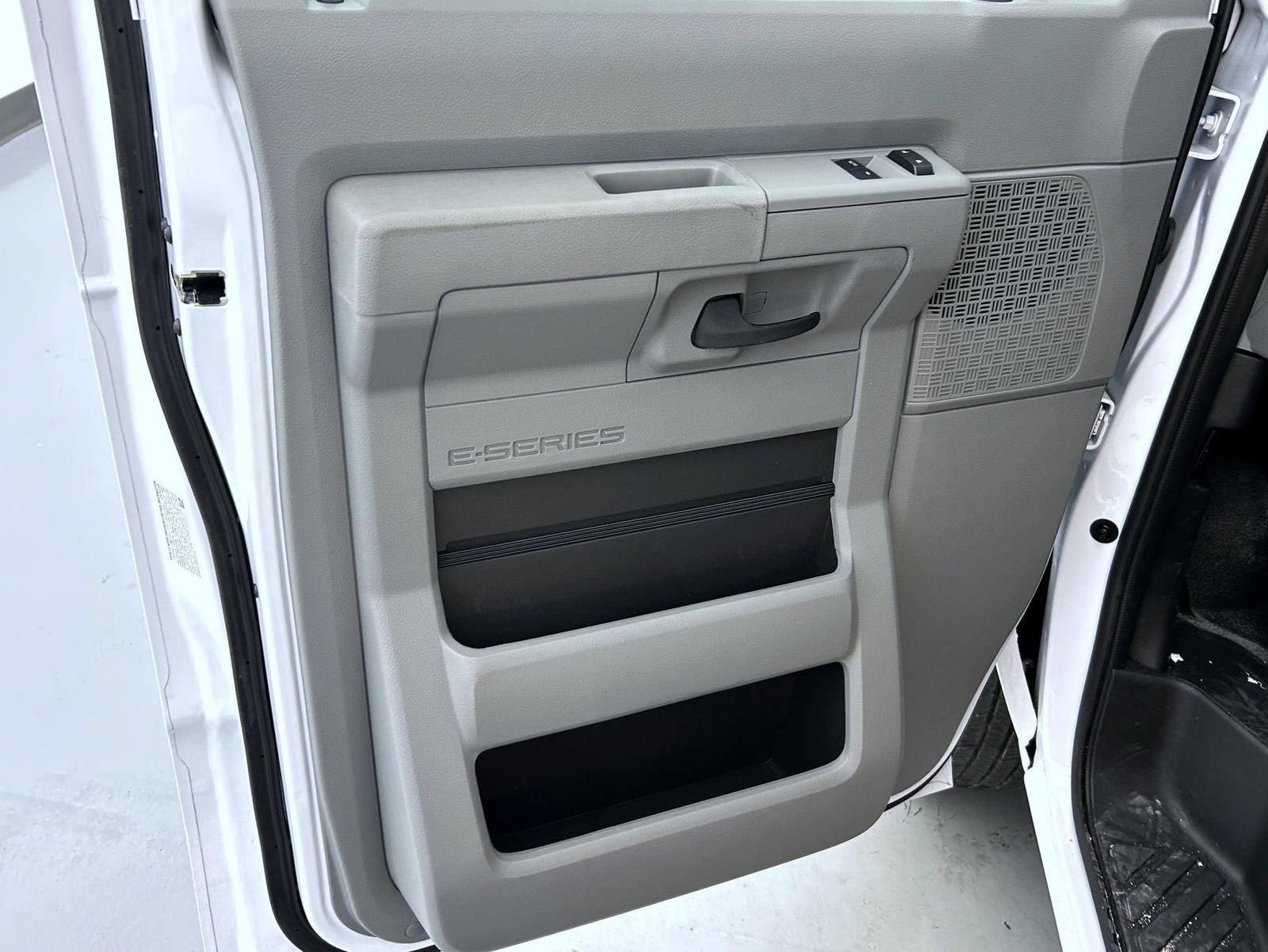 New 2027 Ford E-350 and Econoline 350 Super Duty w/ Power Equipment Group RWD image 9