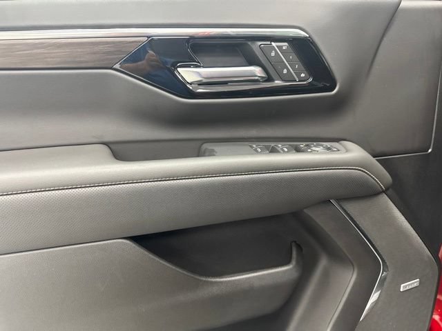 New 2026 Chevrolet Suburban Premier w/ Sun And Tow Package AWD/4WD image 9