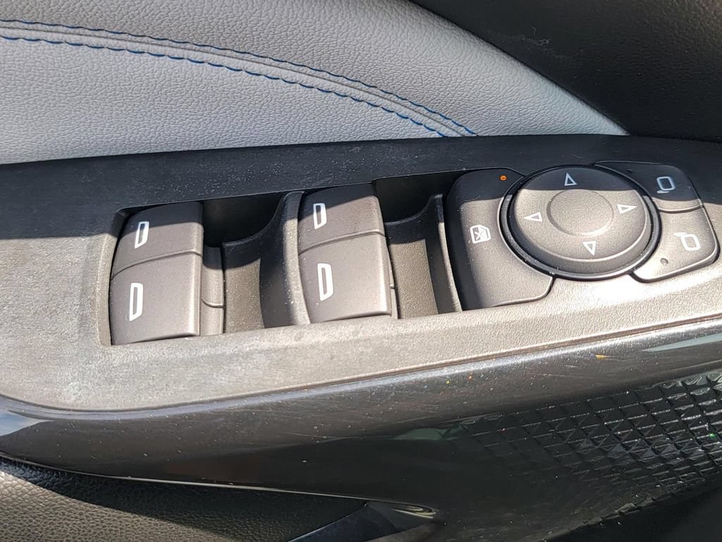 Used 2025 Chevrolet Trax LT FWD image 35
