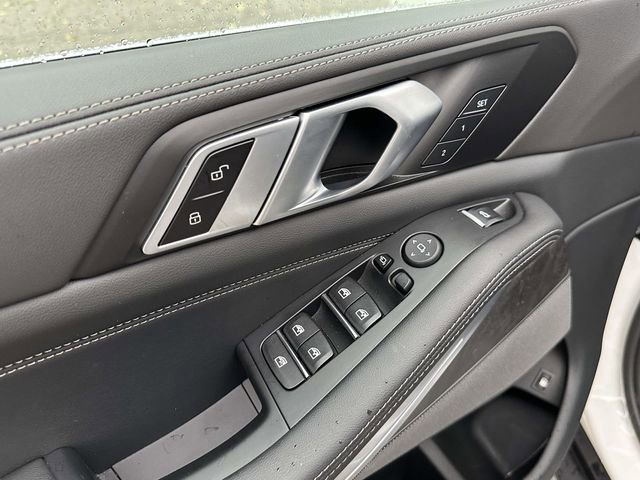 Certified 2025 BMW X5 xDrive50e w/ Premium Package image 25