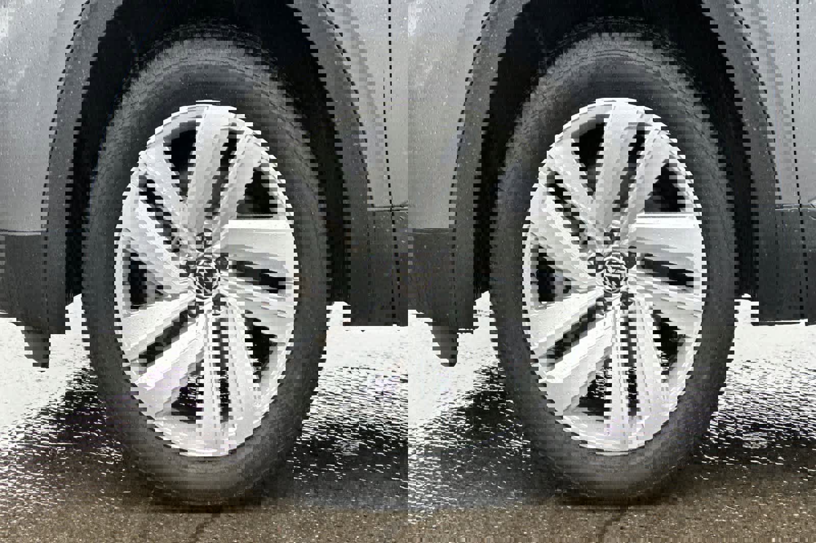 Used 2021 Volkswagen Atlas Cross Sport SE image 31