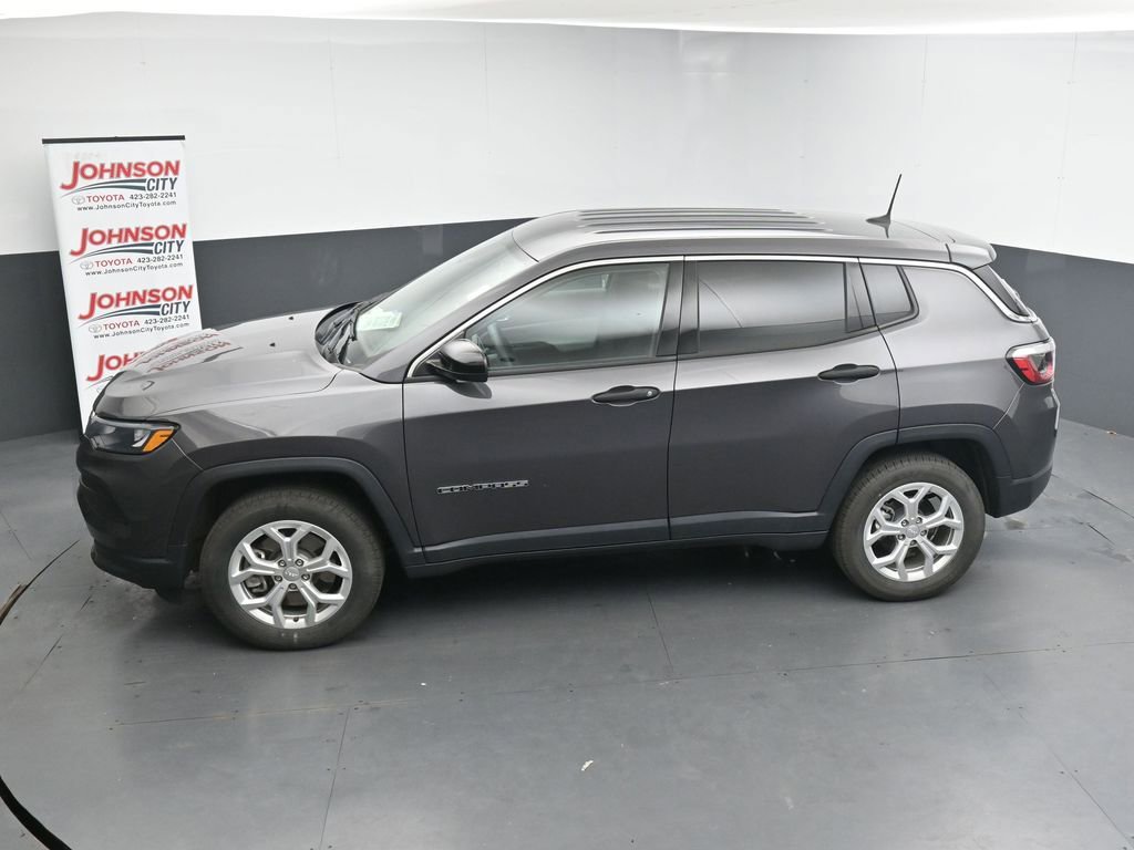 Used 2024 Jeep Compass Sport AWD/4WD image 13