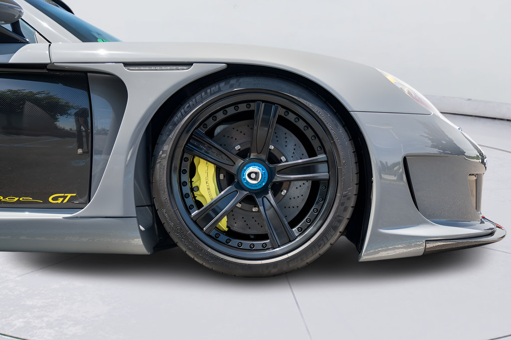 Used 2004 Porsche Carrera GT RWD image 9