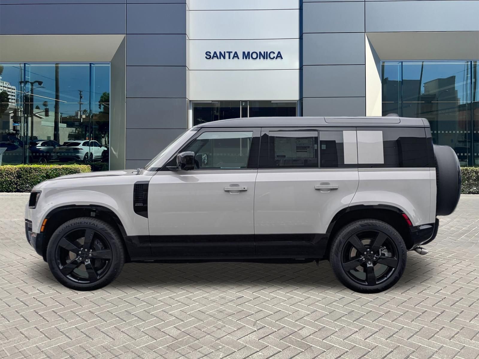 New 2026 Land Rover Defender 110 X-Dynamic SE image 8