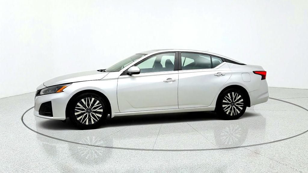 Used 2023 Nissan Altima 2.5 SV w/ SV Premium Package FWD image 8