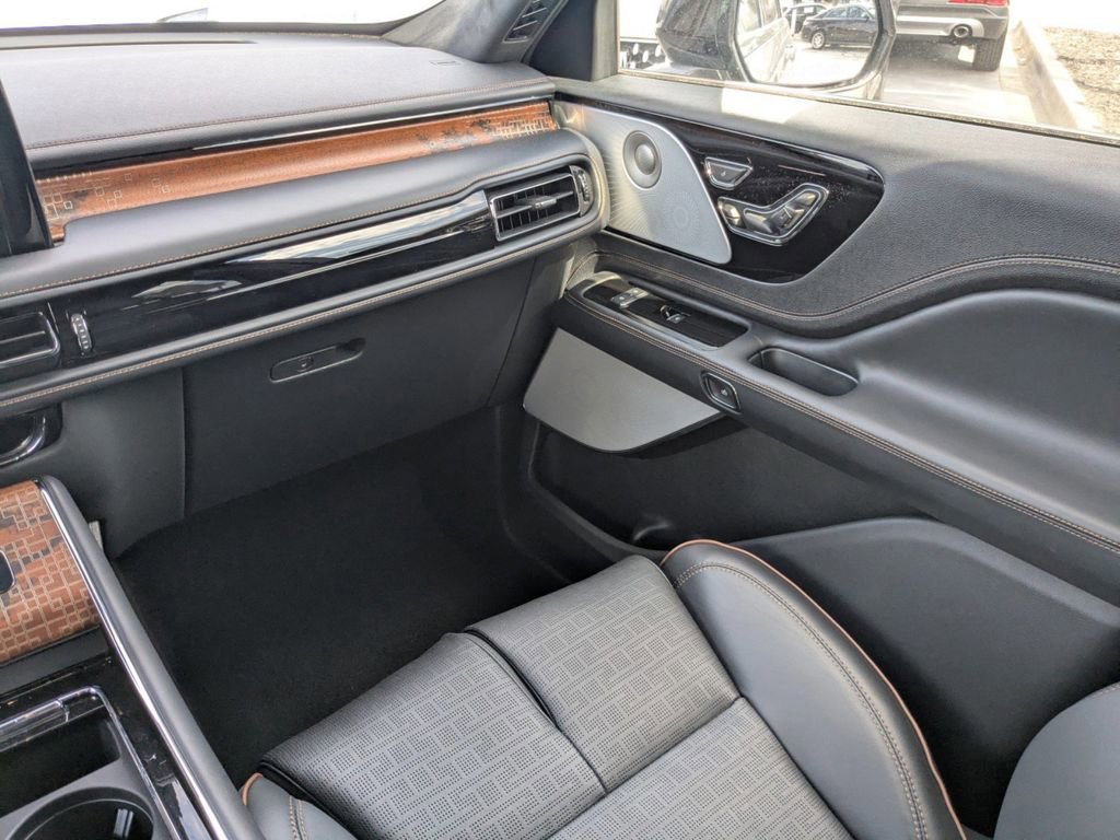 New 2025 Lincoln Aviator Black Label w/ Black Label Special Edition image 21