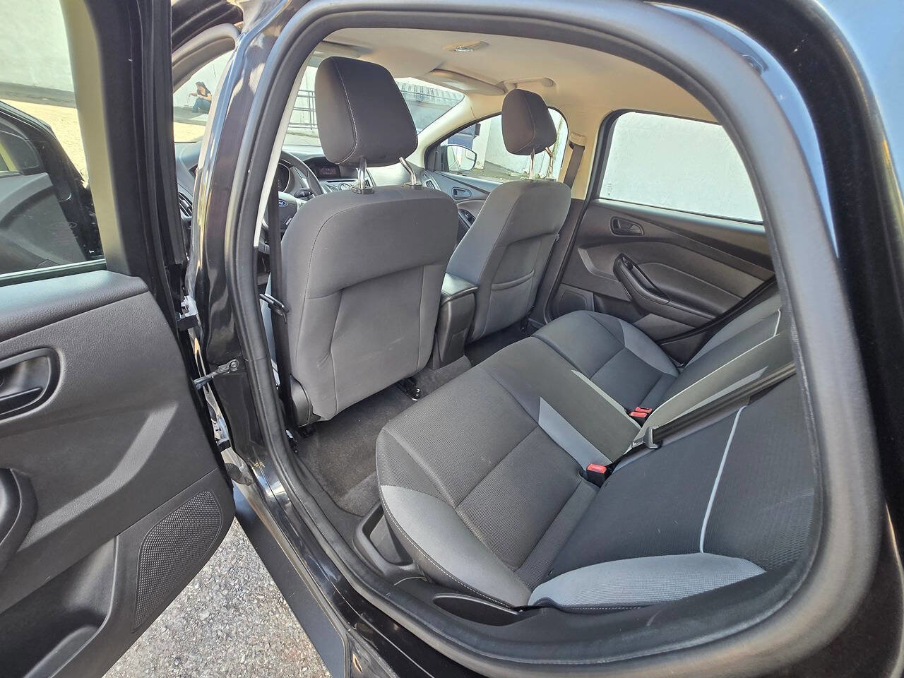 Used 2012 Ford Focus SE image 25