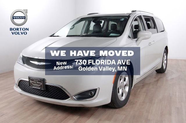 Used 2017 Chrysler Pacifica Touring-L Plus image 1