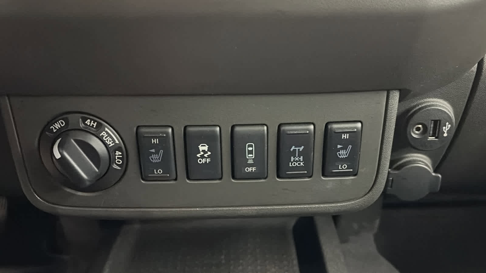Used 2020 Nissan Frontier PRO-4X image 18