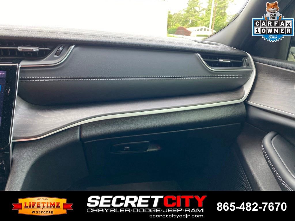 Used 2025 Jeep Grand Cherokee Limited w/ Black Appearance Package AWD/4WD image 14