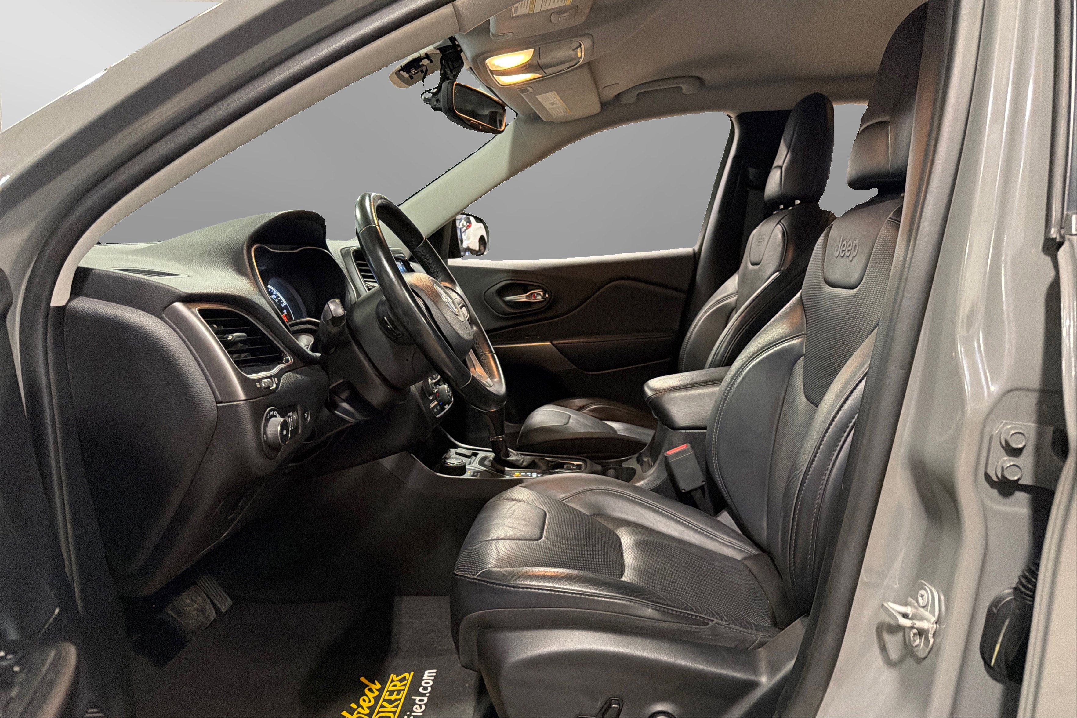Used 2020 Jeep Cherokee Limited AWD/4WD image 18