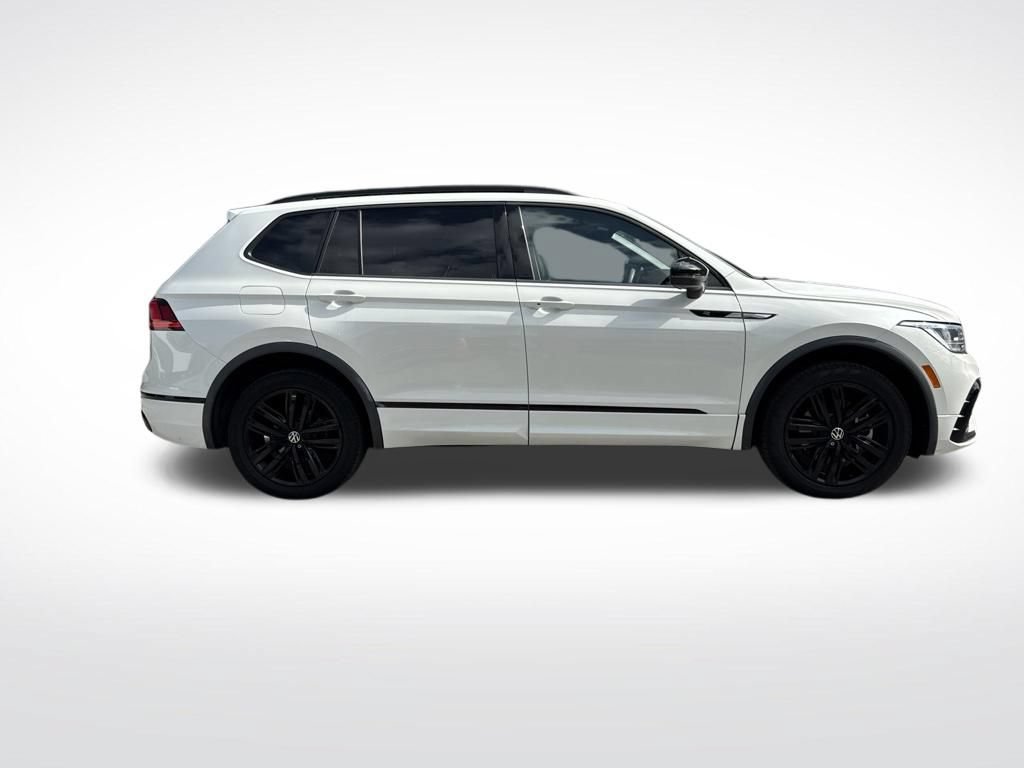 Used 2022 Volkswagen Tiguan SE R-Line FWD image 4