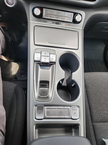 Certified 2023 Hyundai Kona SEL FWD image 4