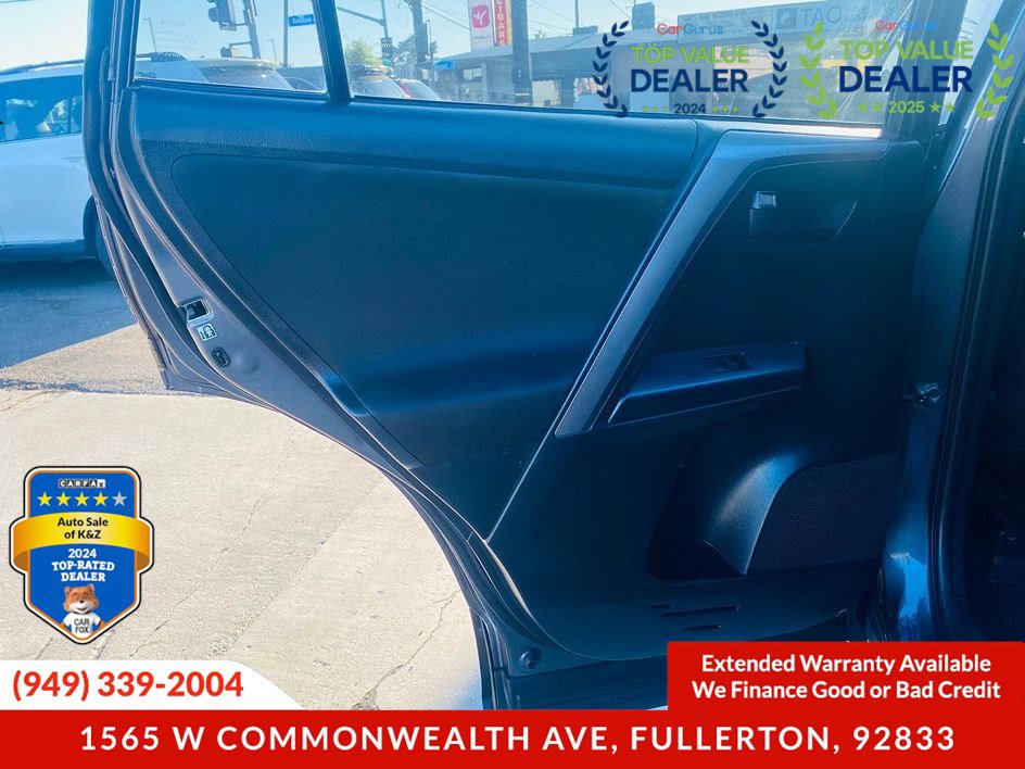 Used 2018 Toyota RAV4 LE w/ Carpet Mat Package image 24