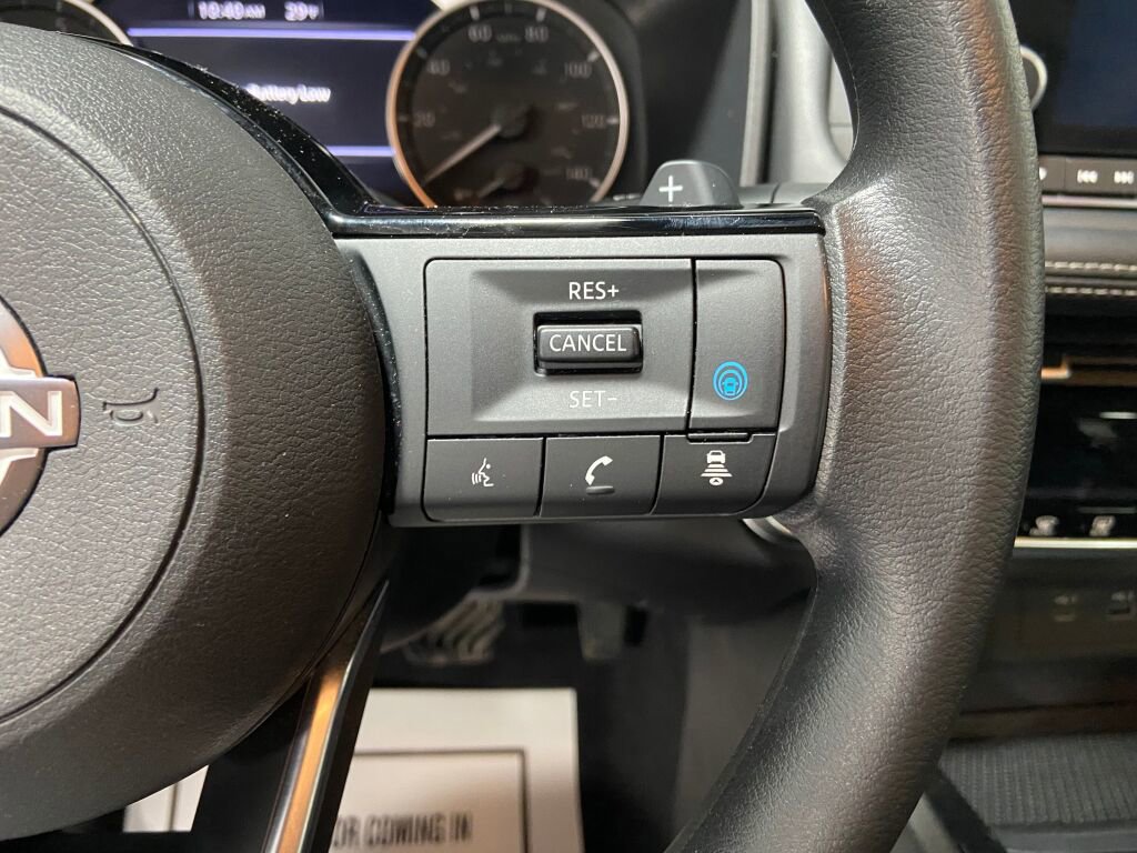 Used 2022 Nissan Rogue SV image 16