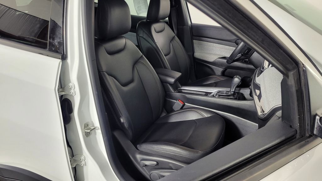 Used 2024 Jeep Compass Latitude image 33