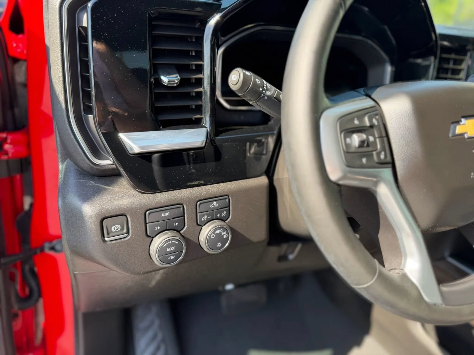 Used 2024 Chevrolet Silverado 1500 LT w/ Protection Package AWD/4WD image 35