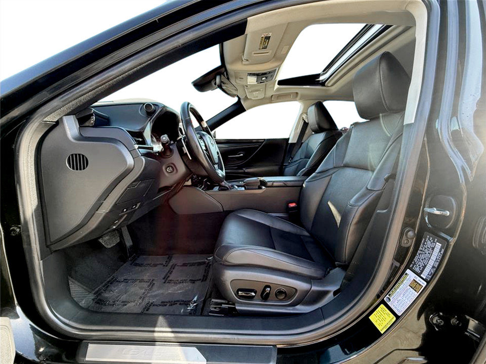 Used 2021 Lexus ES 300h w/ Premium Package image 18