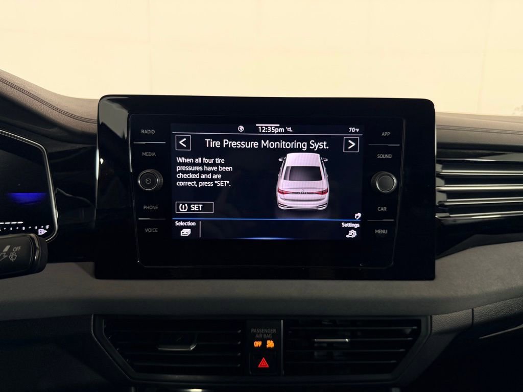 Used 2025 Volkswagen Jetta SE image 19