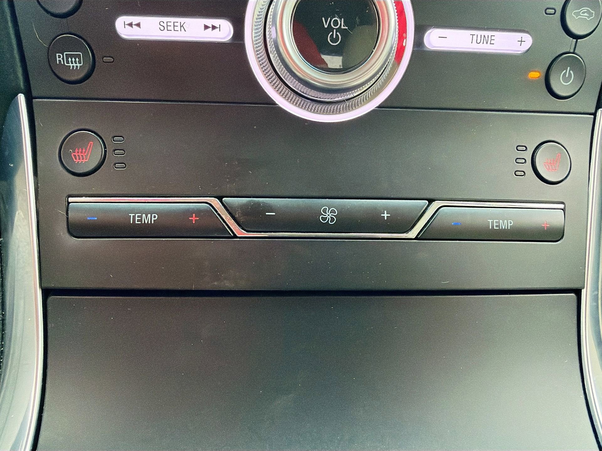 Used 2020 Ford Edge Titanium FWD image 19