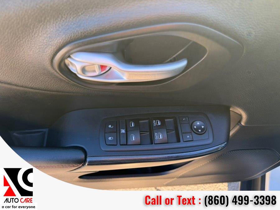 Used 2016 Jeep Cherokee Trailhawk w/ Comfort/Convenience Group AWD/4WD image 19