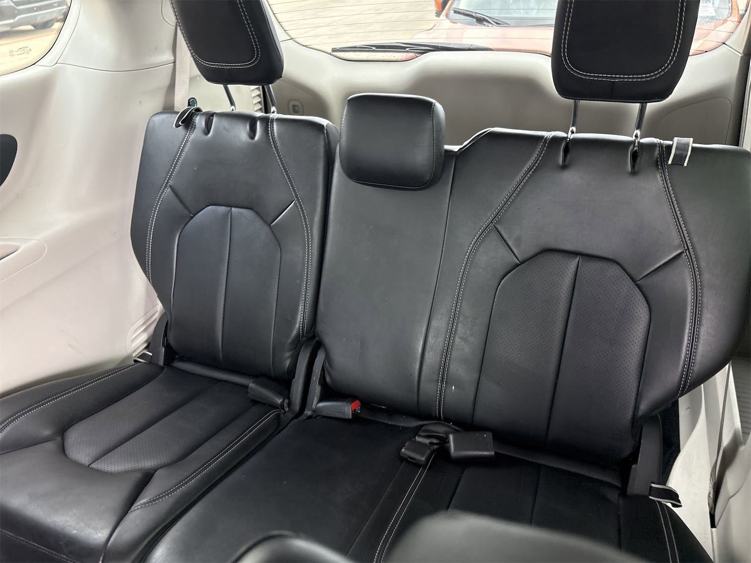 Used 2024 Chrysler Pacifica Touring-L image 13