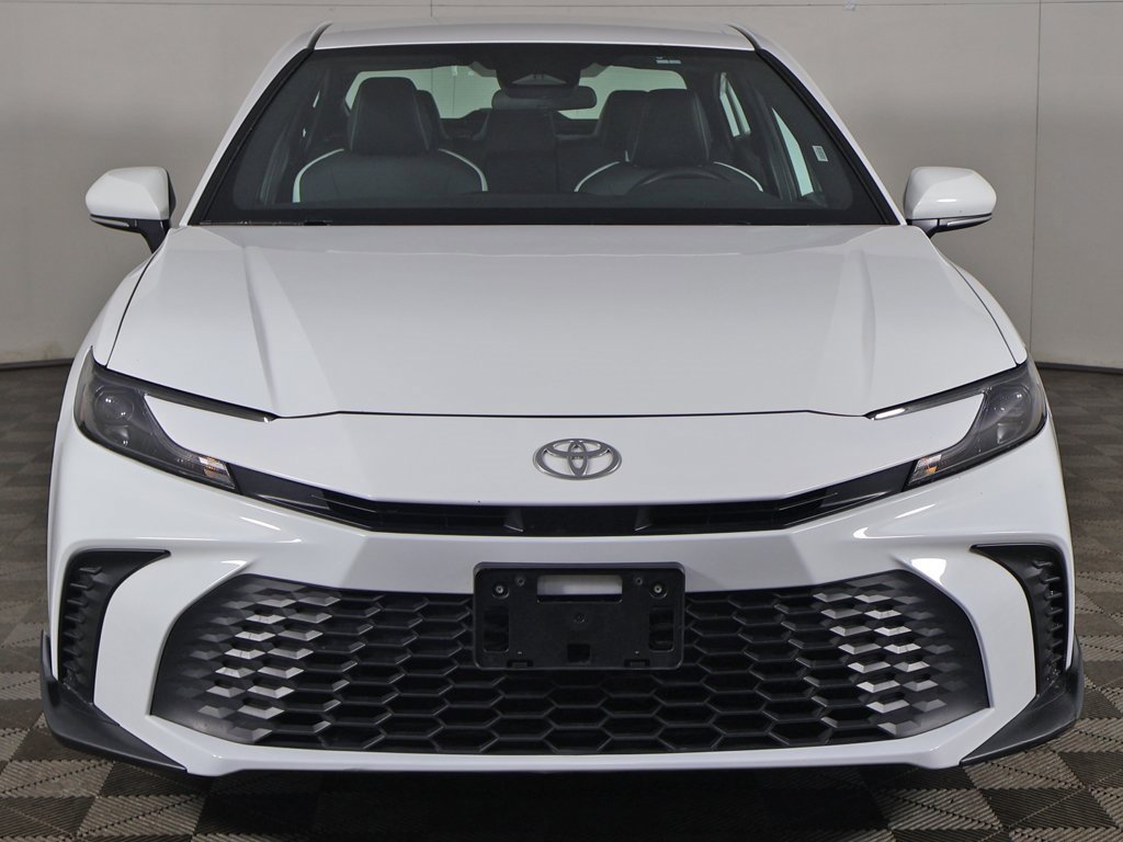 Used 2025 Toyota Camry SE image 9