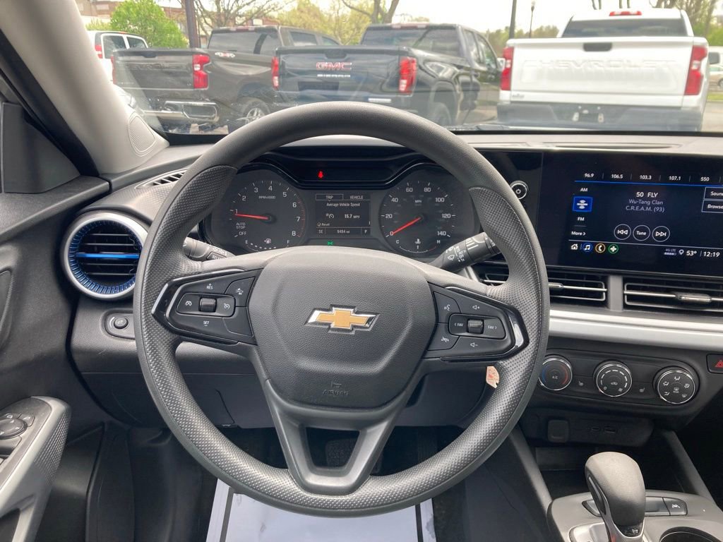 Used 2024 Chevrolet Trax LS w/ LS Convenience Package FWD image 10