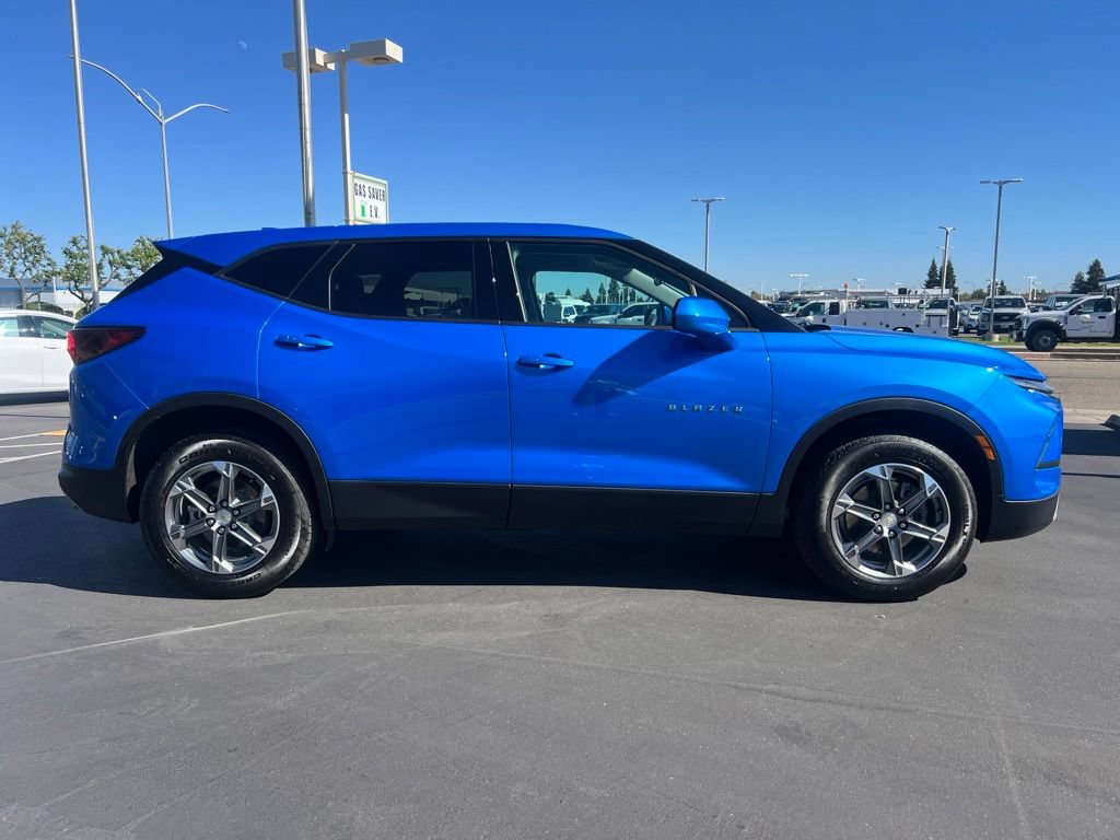 Used 2025 Chevrolet Blazer LT FWD image 12