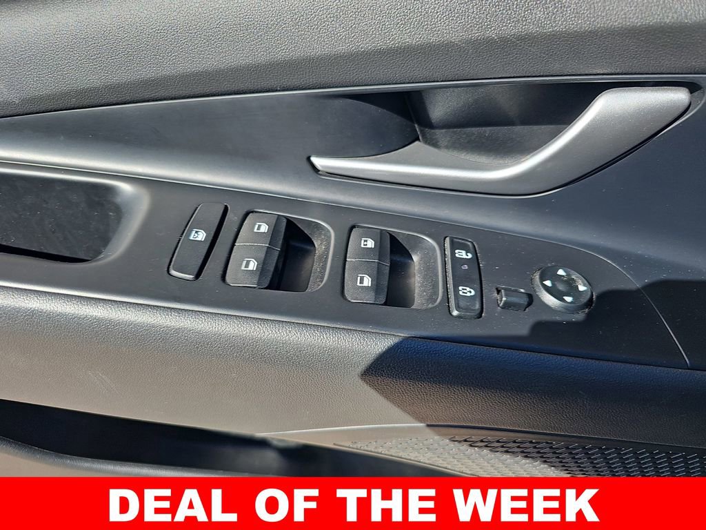 Used 2025 Hyundai Elantra SE image 27