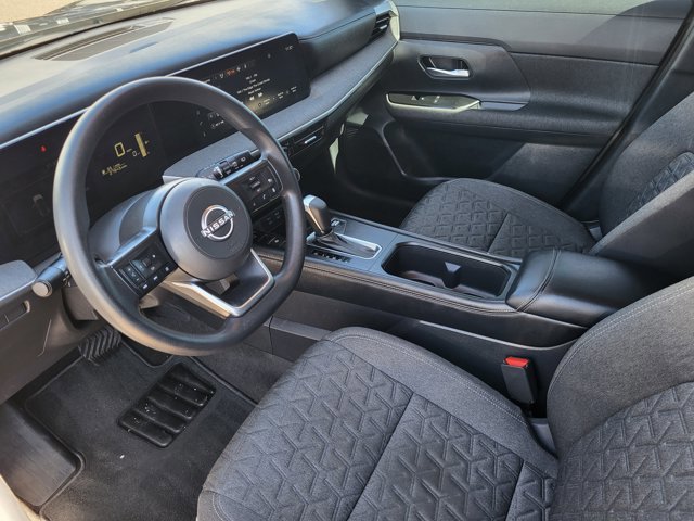 Certified 2025 Nissan Kicks SV image 9