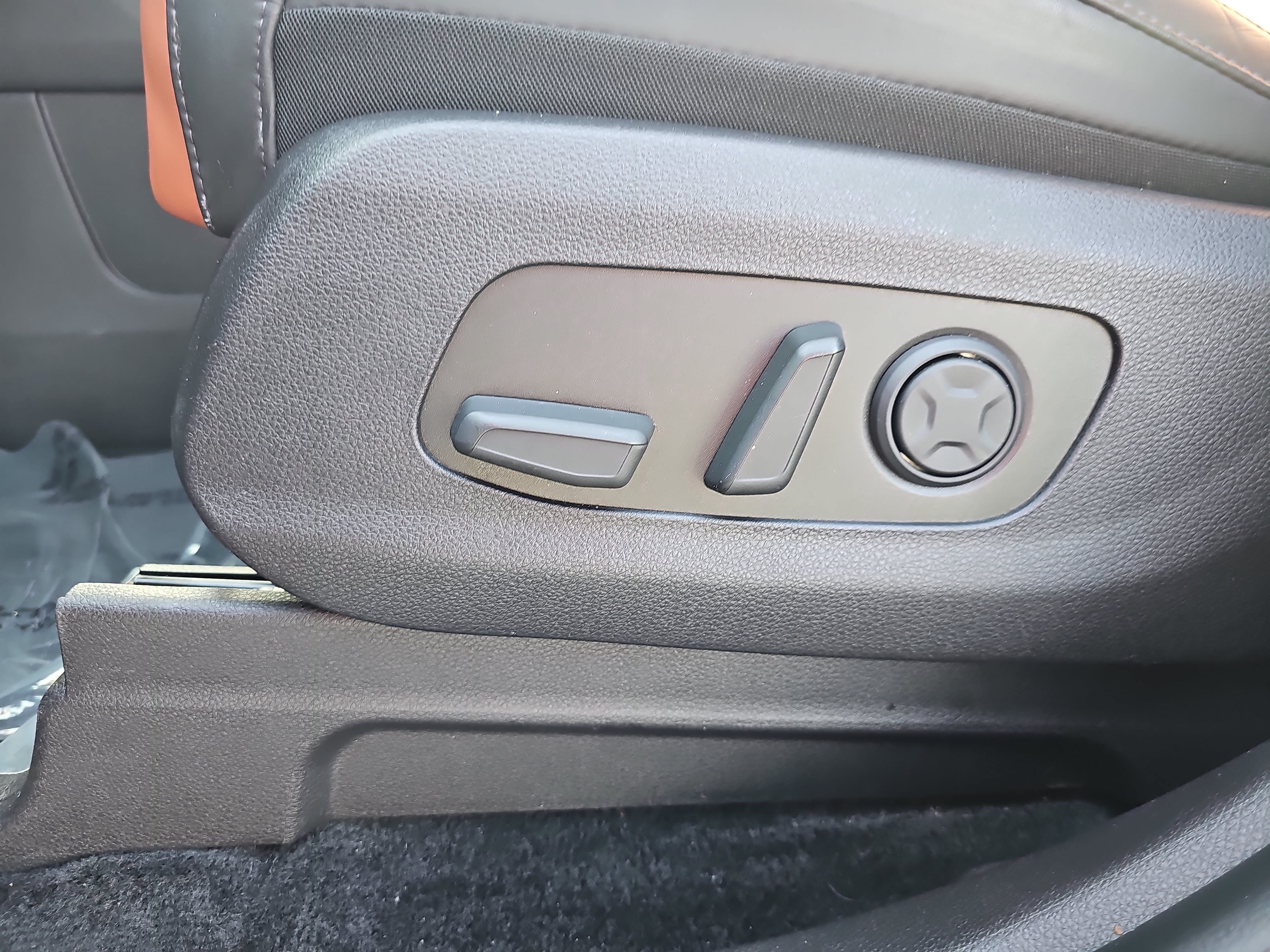 Used 2024 Kia Carnival SX FWD image 30