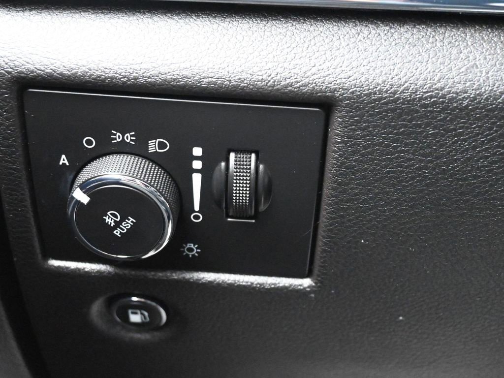 Used 2019 Jeep Grand Cherokee Limited image 20