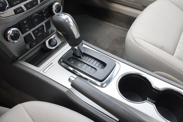 Used 2010 Ford Fusion SE FWD image 16