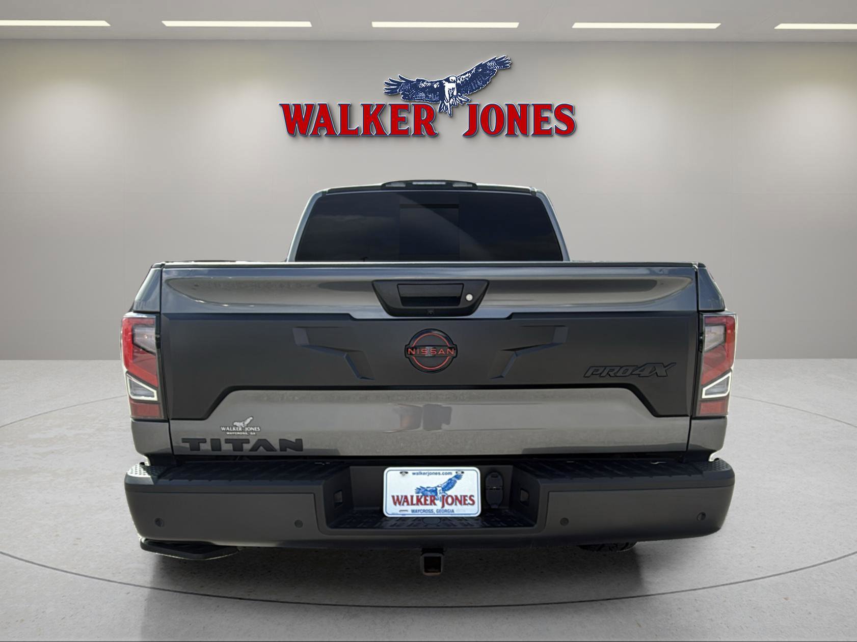 Used 2024 Nissan Titan PRO-4X image 9