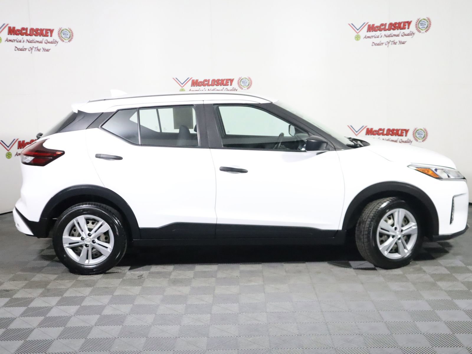 Used 2022 Nissan Kicks S image 3