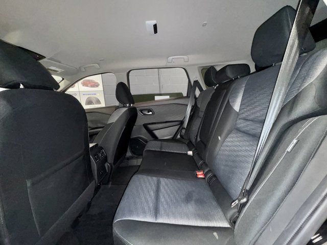Used 2023 Nissan Rogue SV AWD/4WD image 9